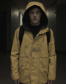 Louis Hofmann in Yellow Jacket Dark