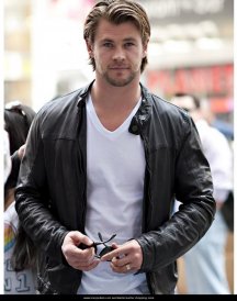 Chris-Hemsworth-Leather-Jacket-570x700