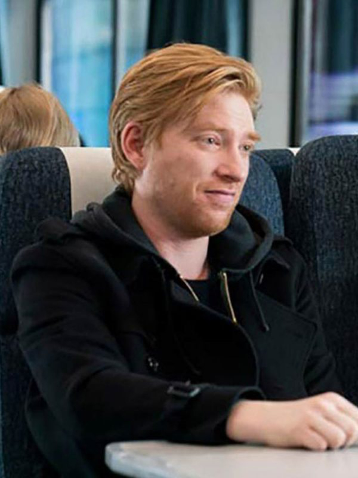 Run Domhnall Gleeson Black Coat