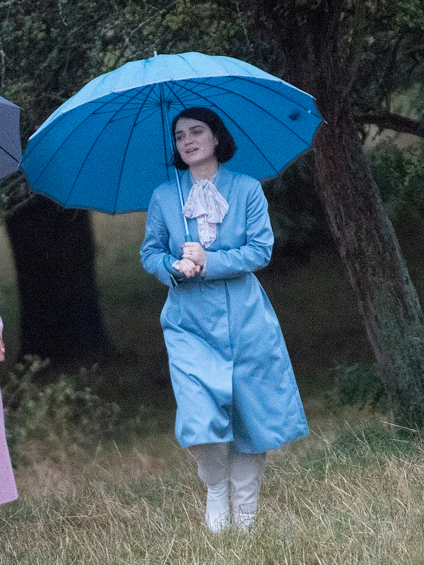 Behind-Her-Eyes-Adele-Coat