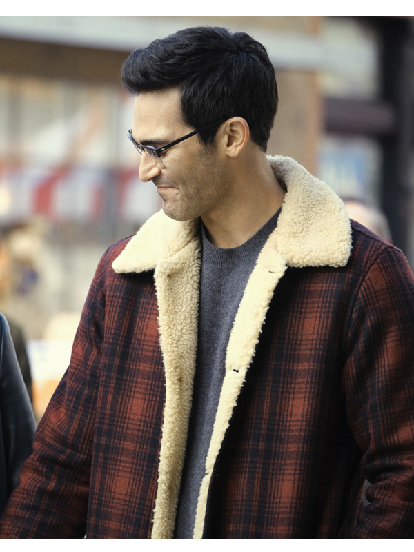 Clark-Kent-Tv-Series-Superman-and-Lois-Tyler-Hoechlin-Red-Plaid-Jacket