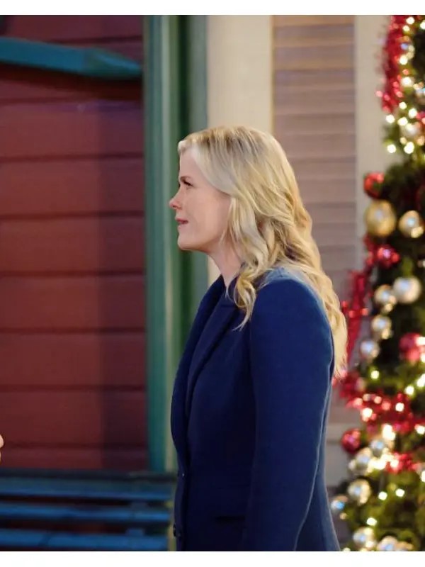 Alison-Sweeney-Good-Morning-Christmas-Coat