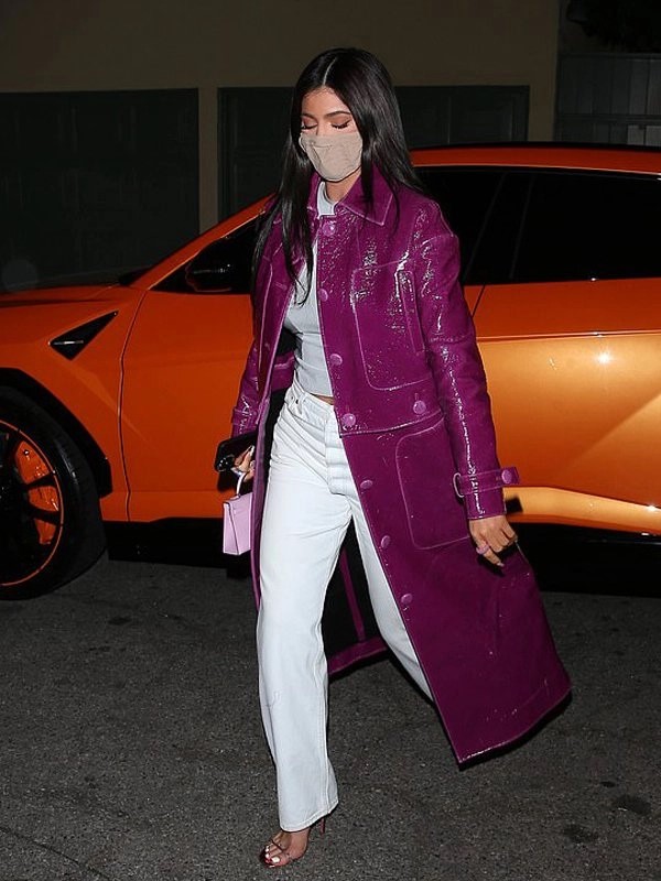 Kylie-Jenner-Shinning-Magenta-Leather-Trench-Coat