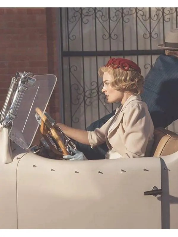 Margot-Robbie-Dreamland-Allison-Wells-Off-White-Cropped-Blazer