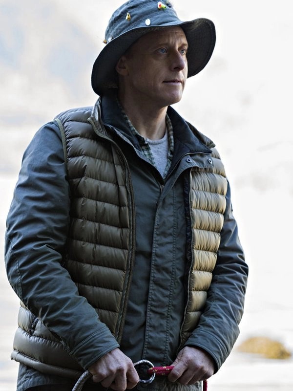 Resident-Alien-Alan-Tudyk-Puffer-Vest