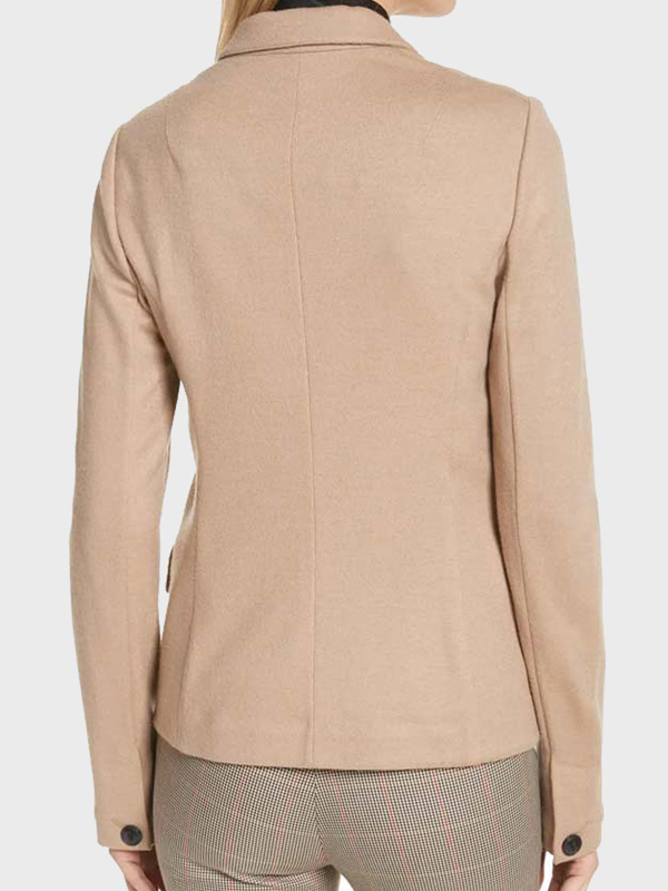 Teresa-Mendoza-Tv-Series-Queen-of-the-South-Alice-Braga-Beige-Blazer