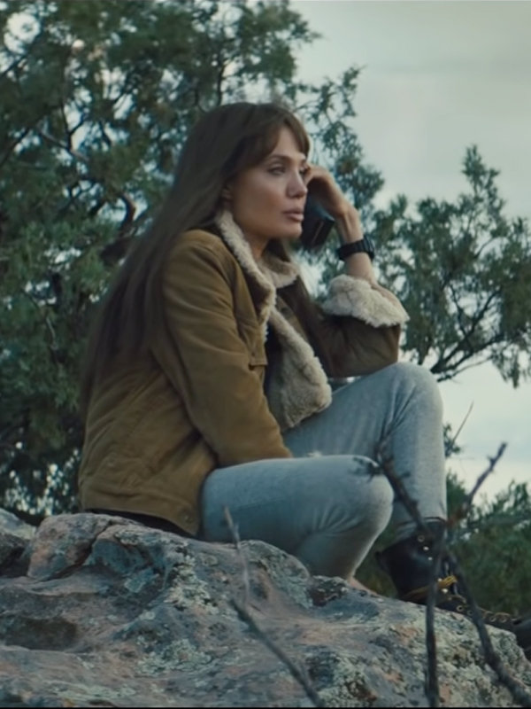 Those-Who-Wish-Me-Dead-Angelina-Jolie-Shearling-Jacket