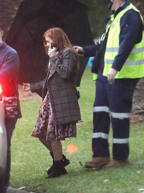 Isla-Fisher-Tv-Series-Wolf-Like-Me-Mary-Checked-Coat