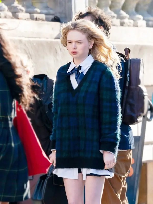 Gossip-Girl-Emily-Alyn-Lind-Sweater
