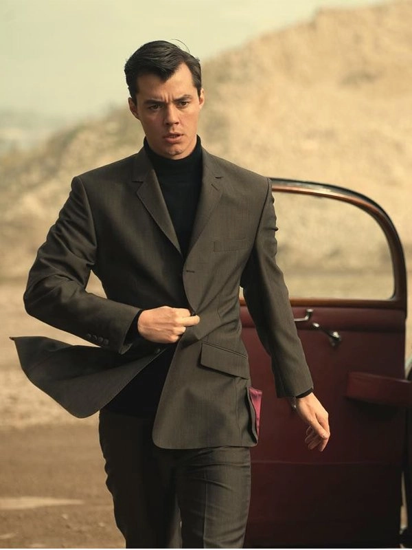 Alfred-Pennyworth-Jack-Bannon-Grey-Blazer