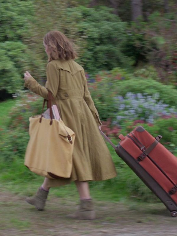 Bea-Peter-Rabbit-2-Rose-Byrne-Cotton-Green-Trench-Coat