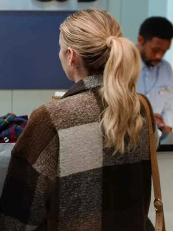 Holidate-Emma-Roberts-Wool-Checked-Jacke