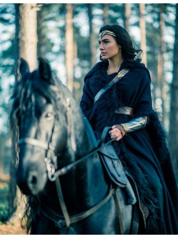 Gal-Gadot-Wonder-Woman-1984-Diana-Prince-Shearling-Trench-Hooded-Coat