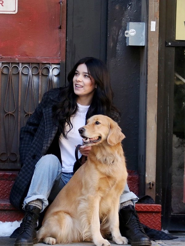 Hailee-Steinfeld-Hawkeye-Kate-Bishop-Checked-Wool-Coat