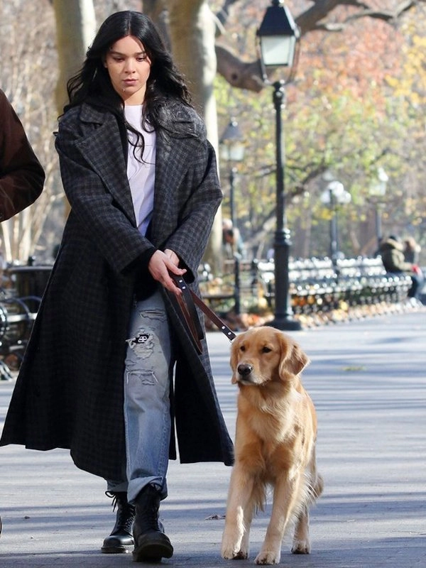 Hailee-Steinfeld-Hawkeye-Kate-Bishop-Checked-Wool-Coat