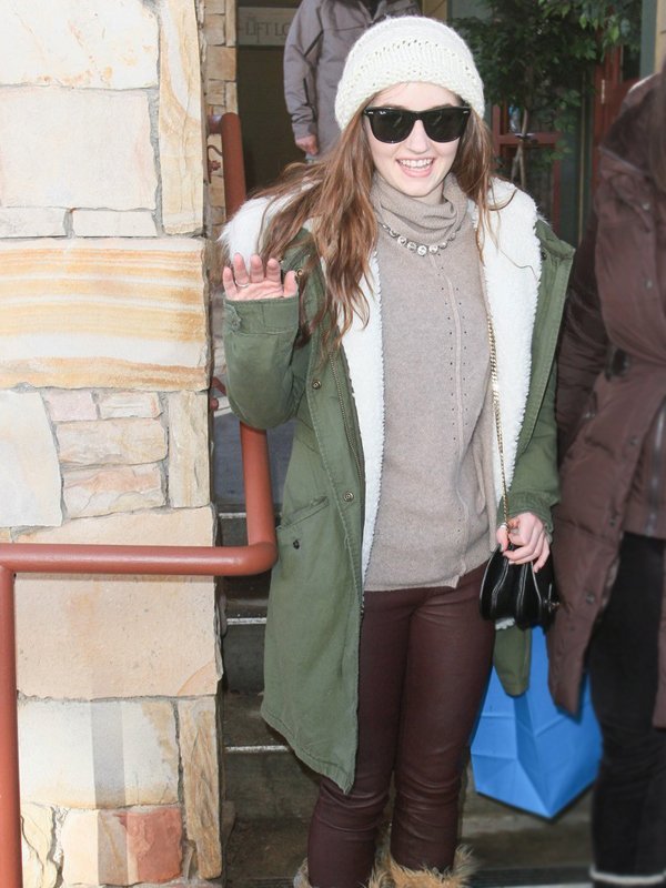 Kaitlyn-Dever-Last-Man-Standing-Eve-Baxter-Green-Hooded-Parka-Jacket