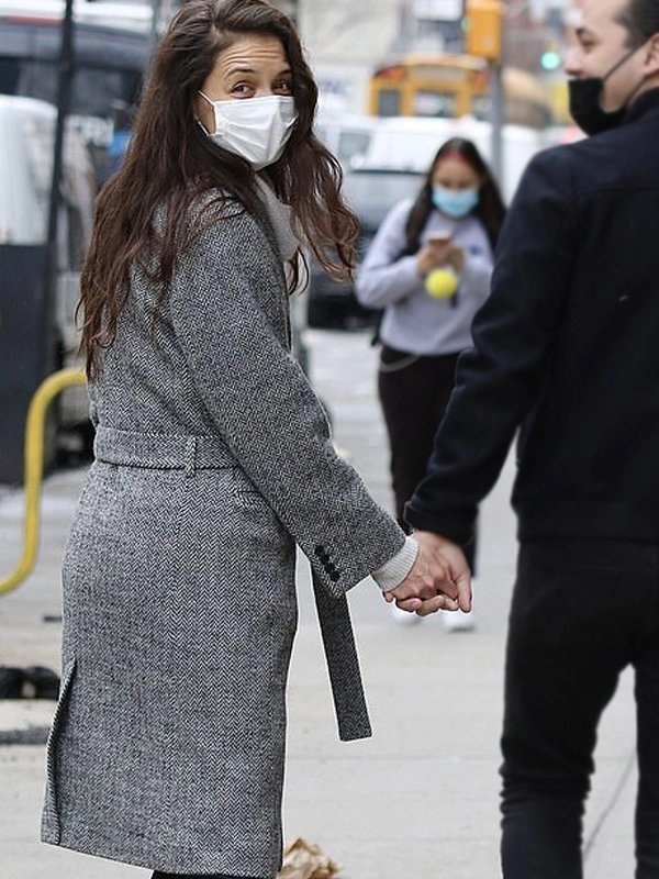 Katie-Holmes-Grey-Wool-Double-Breasted-Tweed-Coat