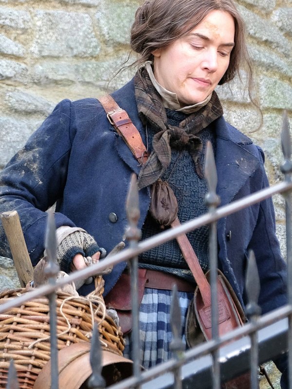 Mary-Anning-Ammonite-Kate-Winslet-Blue-Cotton-Jacket