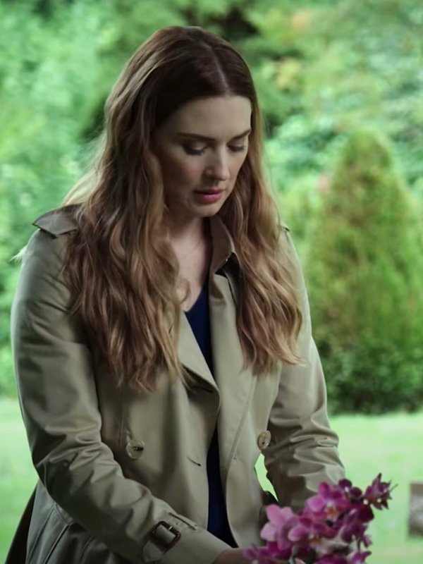 Alexandra-Breckenridge-Virgin-River-S02-Melinda-Monroe-Beige-Trench-Coat