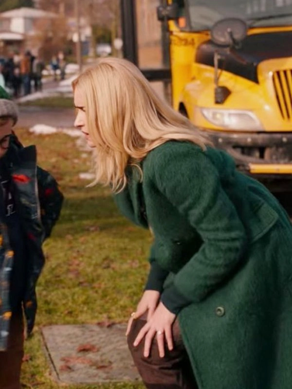 Ginny-and-Georgia-Brianne-Howey-Long-Coat