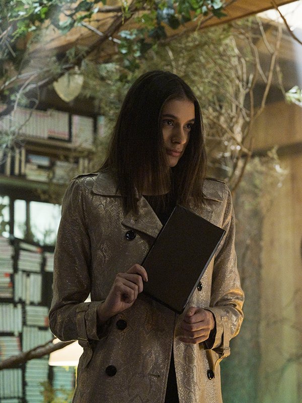 Dodge-Locke-Key-Laysla-De-Oliveira-Double-Breasted-White-Leather-Coat