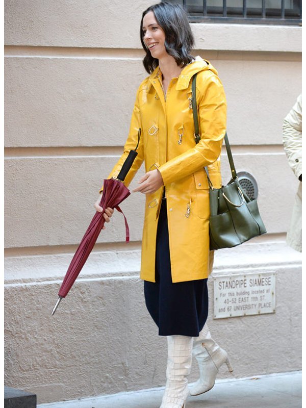 Elle-Fanning-A-Rainy-Day-In-New-York-Coat