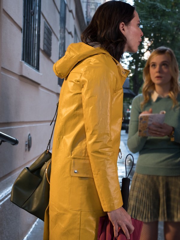 Elle-Fanning-A-Rainy-Day-In-New-York-Coat