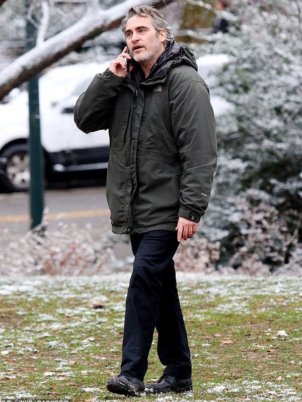 Joaquin-Phoenix-Cmon-Cmon-Johnny-Jacket