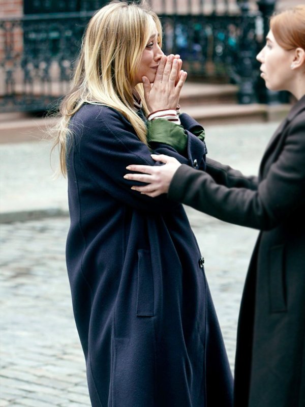 Cassie-Bowden-The-Flight-Attendant-Black-Coat