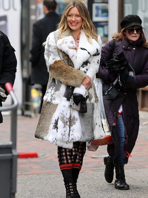 Kelsey-Peters-Younger-S07-Hilary-Duff-Mixed-Fur-Coat Kelsey-Peters-Younger-S07-Hilary-Duff-Mixed-Fur-Coat