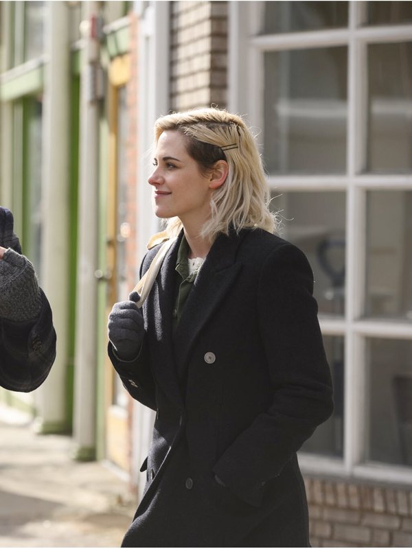 Kristen-Stewart-Happiest-Season-Black-Coat