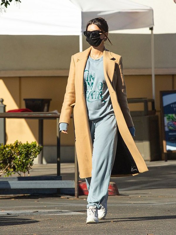 LA-Emily-Ratajkowski-Long-Coat