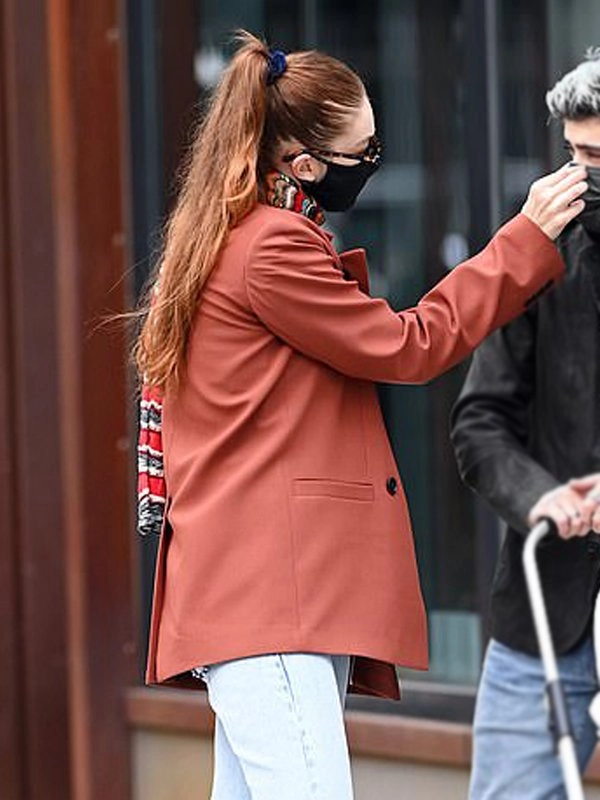 Gigi-Hadid-Cotton-Blazer