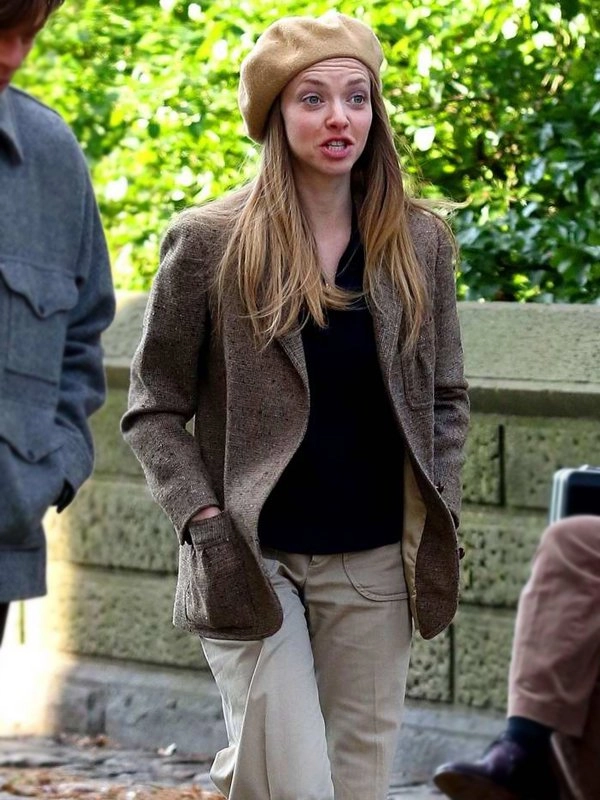 Things-Heard-Seen-Amanda-Seyfried-Tweed-Blazer