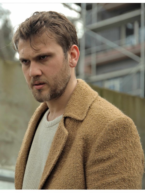 Aras-Bulut-Iynemli-Cukur-S04-Yamac-Kocovali-Brown-Coat