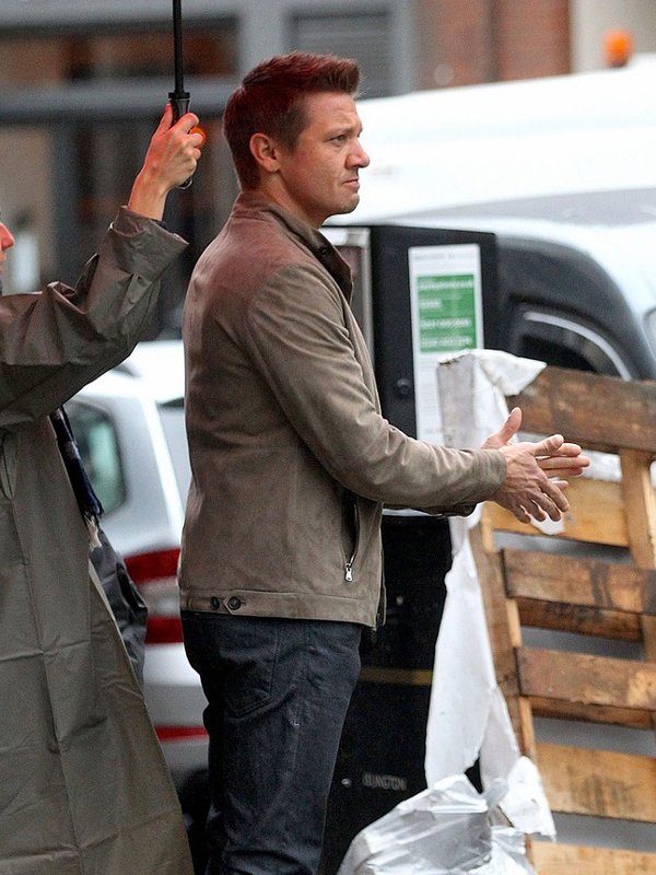Mission-Impossible-5-Jeremy-Renner-Gray-Jacket