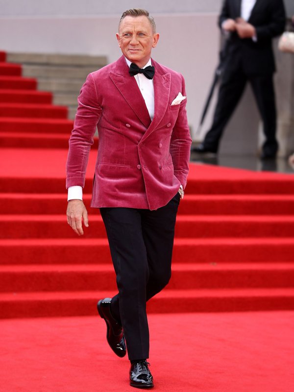 No-time-to-die-Premiere-Daniel-Craig-Pink-Tuxedo