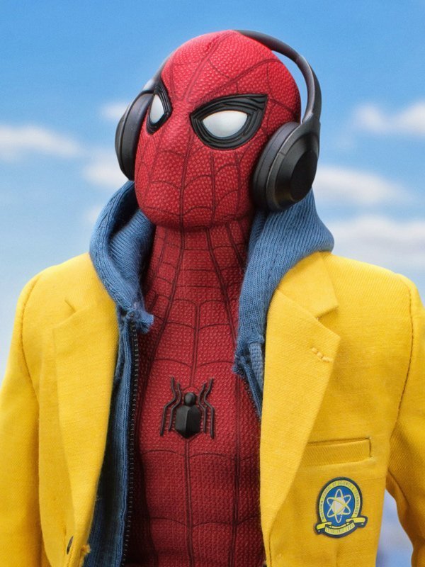 Spiderman-Homecoming-Tom-Holland-Coat