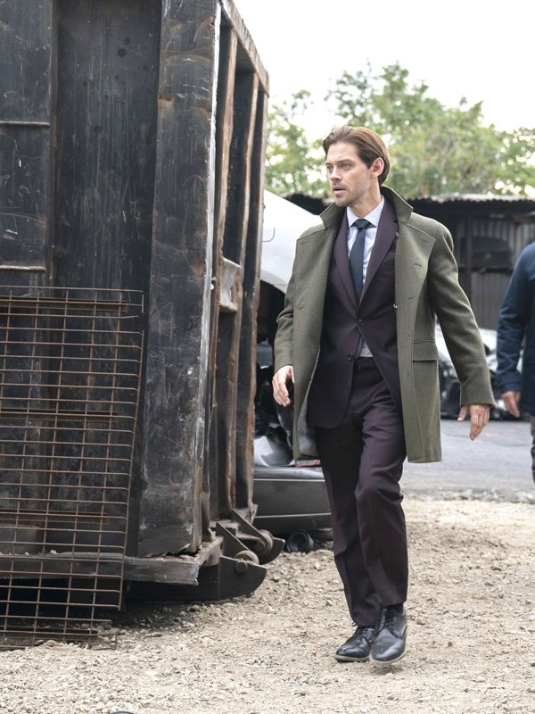 Tom-Payne-Prodigal-Son-Malcolm-Bright-Double-Breasted-Green-Trench-Coat Tom-Payne-Prodigal-Son-Malcolm-Bright-Double-Breasted-Green-Trench-Coat