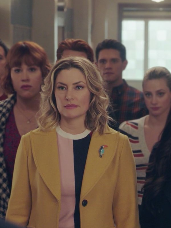 Madchen-Amick-Riverdale-Alice-Cooper-Yellow-Trench-Coat