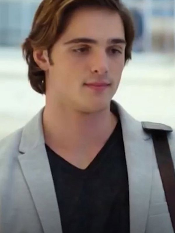 Noah-Flynn-The-Kissing-Booth-2-Grey-Coat