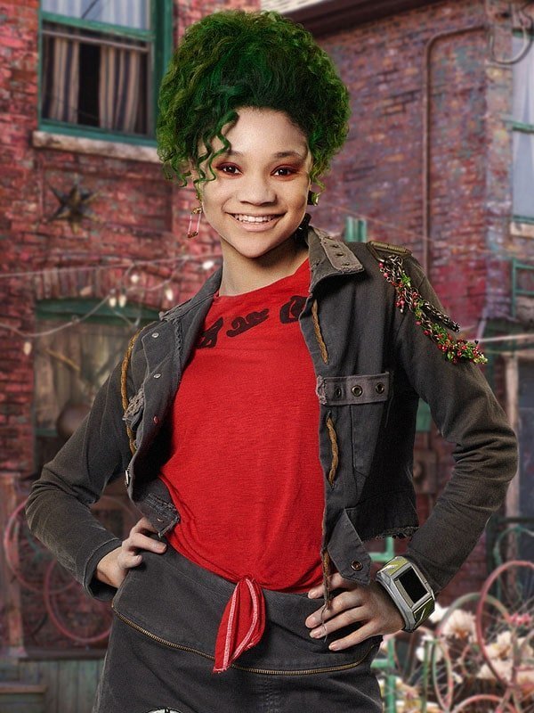 Zombies-2-Eliza-Kylee-Russell-Jacket